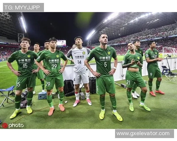 男明星追求足球明星的浪漫故事揭秘与背后的情感纠葛分析 男明星追求足球明星的浪漫故事揭秘与背后的情感纠葛分析