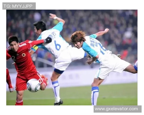 香港足球明星李健的辉煌历程与对足球事业的热爱与坚持